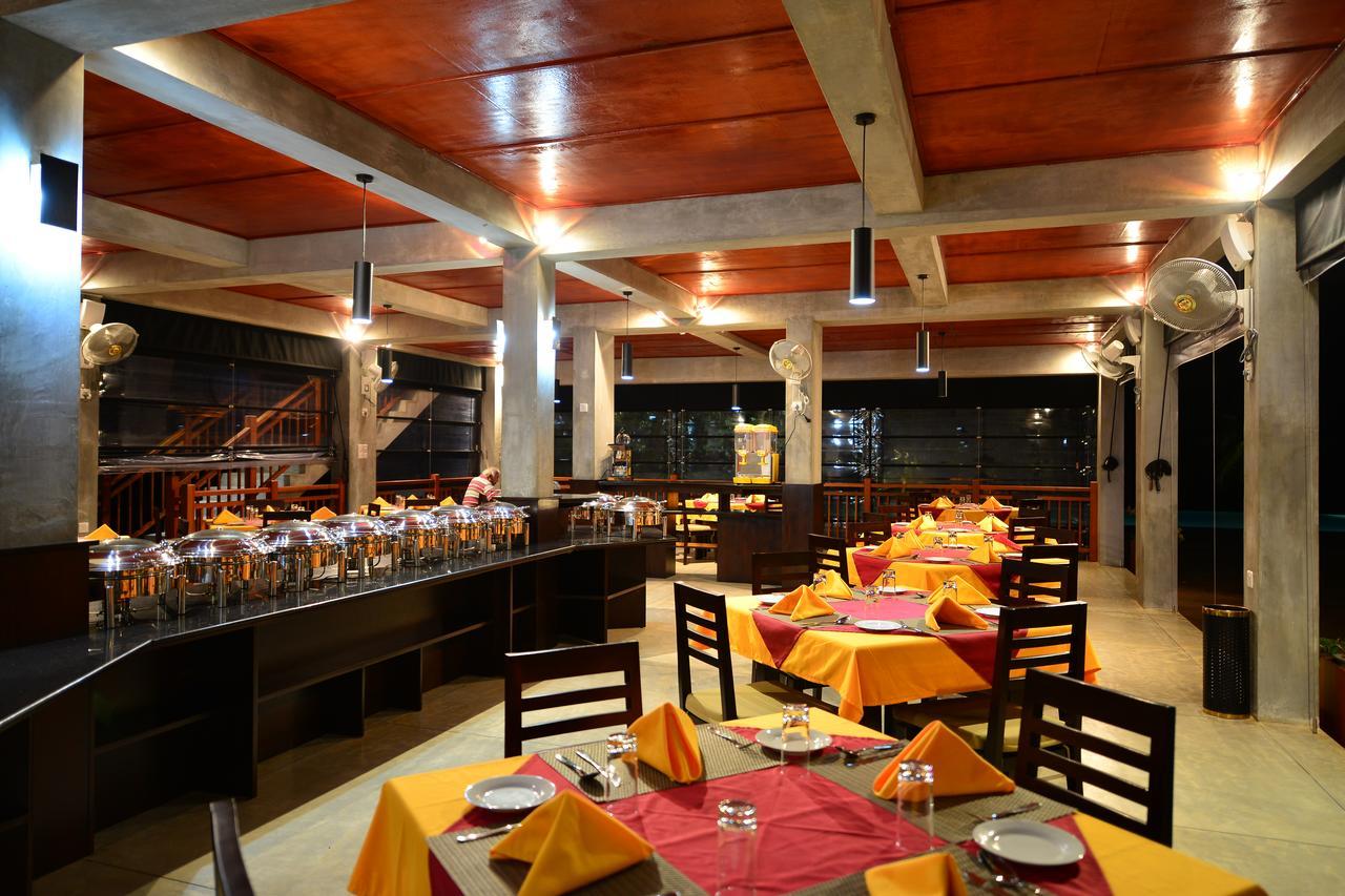 Hotel Laya Waves Passikudah Exteriér fotografie