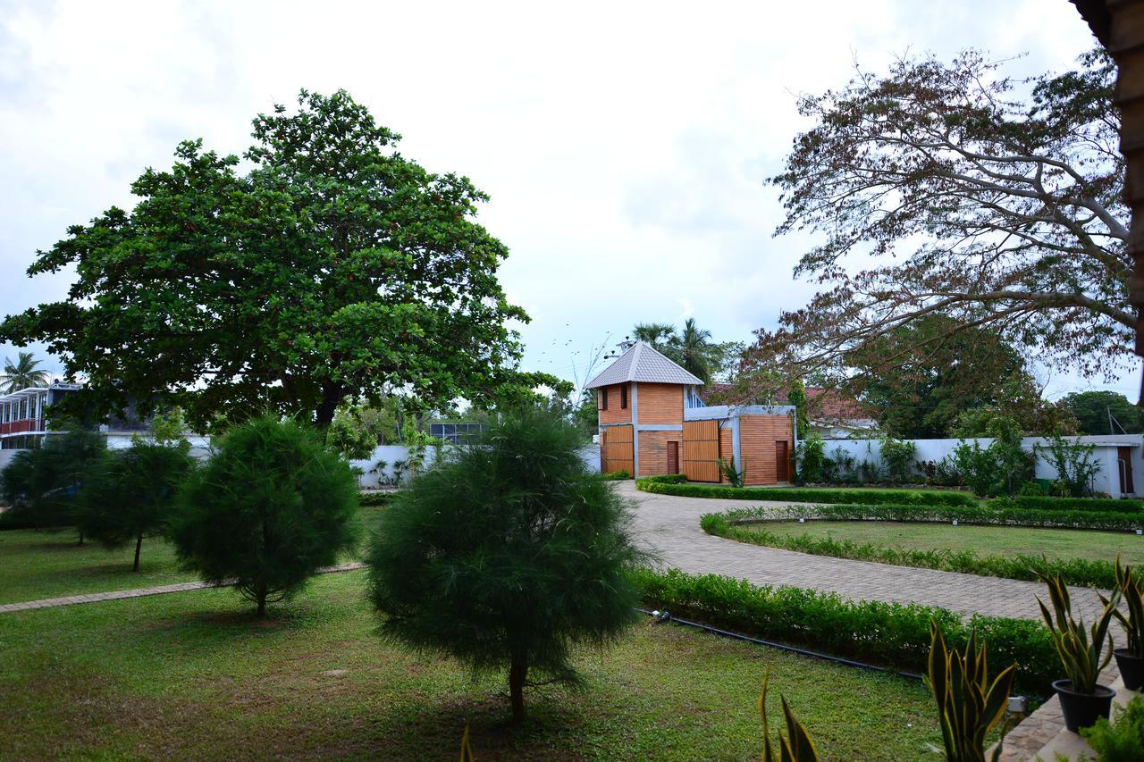 Hotel Laya Waves Passikudah Exteriér fotografie
