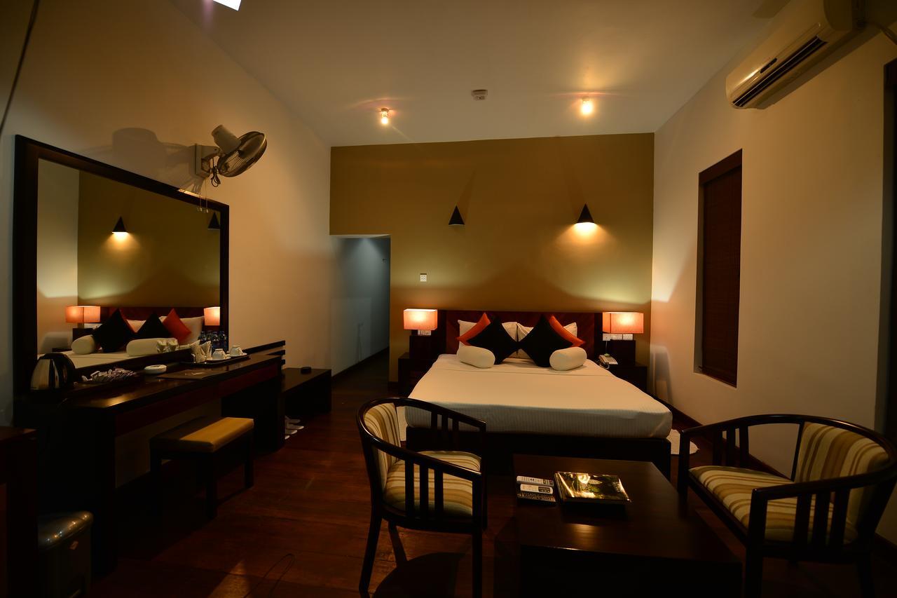 Hotel Laya Waves Passikudah Exteriér fotografie