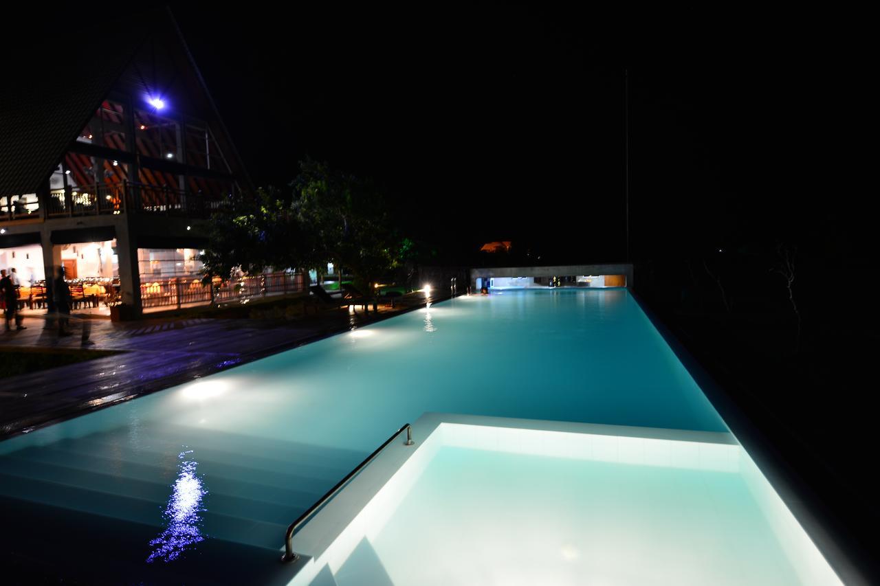 Hotel Laya Waves Passikudah Exteriér fotografie